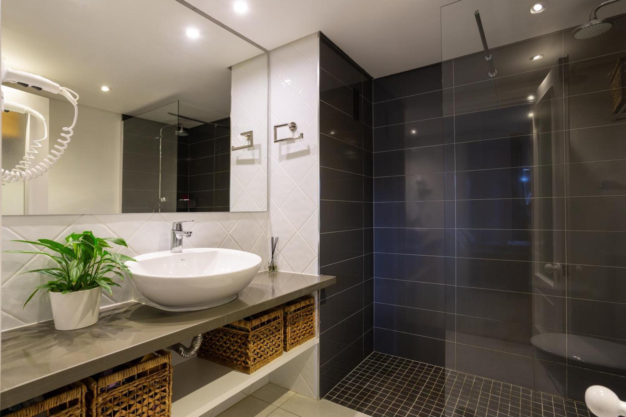 Ideal In Marbella, Near Nikki *
